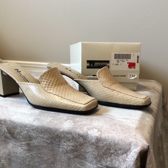 NIB Nygard slip on - Picture 2 of 5